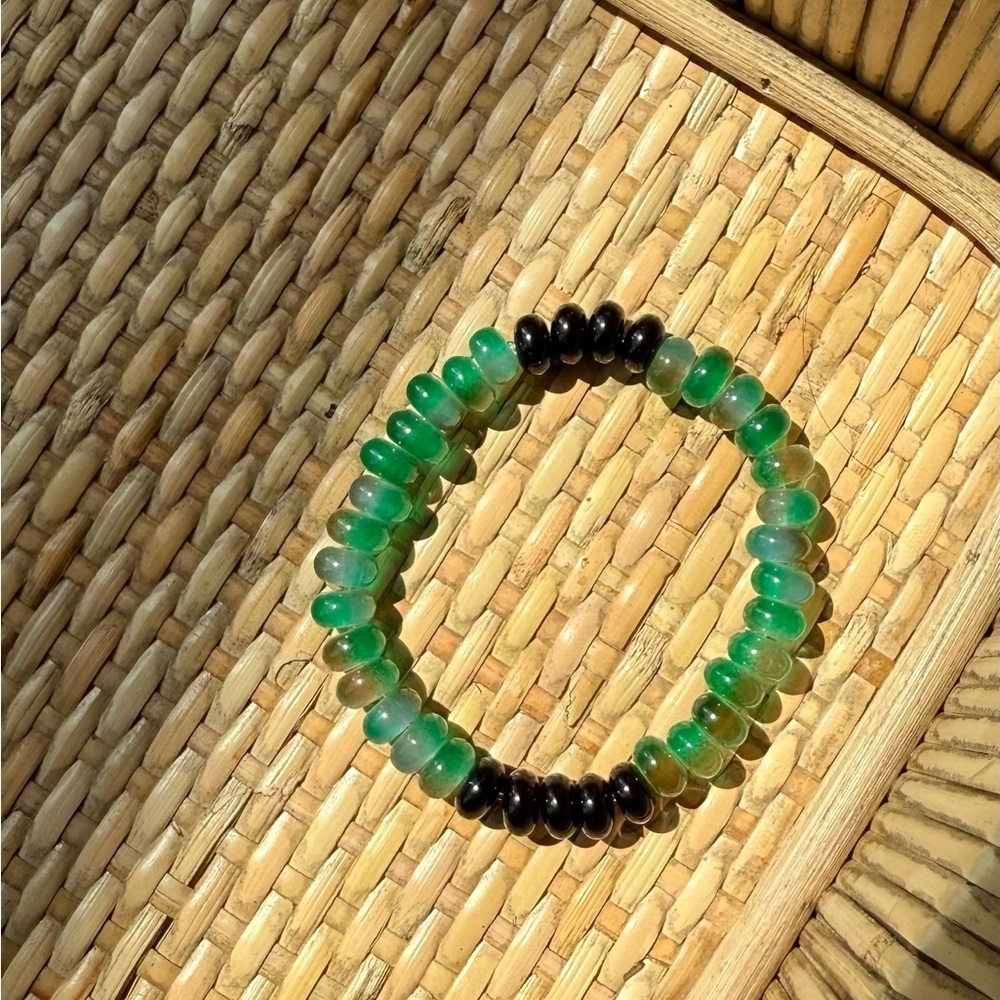 Green and Black Glass Beaded Stretch Bracelet